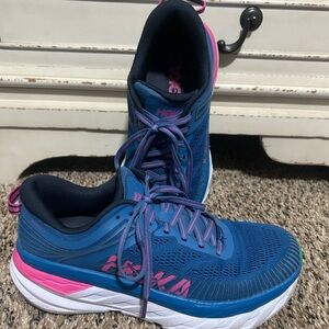 Women’s HOKA Bondi 7 shoes Like New!